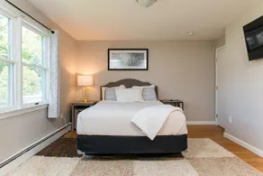 Cheerful 1-bedroom New England Ranch - Image 3