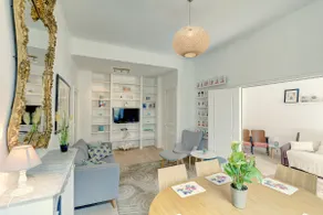 Spacious art-filled apartment, Carré d'Or, A/C - Image 2