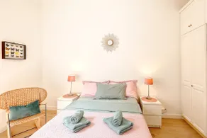 Spacious art-filled apartment, Carré d'Or, A/C - Image 5