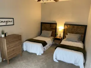 Spacious Retreat for 1-8 guests - Image 2