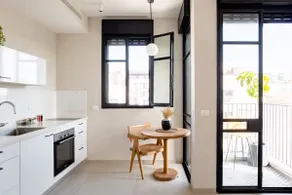 Boutique 1BR Apt/Elevator/Balcony/TLV City Center - Image 4