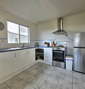 Self Contained Cottage with water and Prom views - Image 3