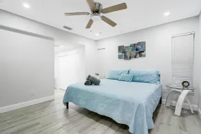 Family / Group Vacation Home Close to Beach - Image 4