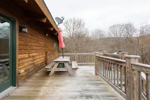 Stunning 2 bedroom log home with amazing views - Image 3