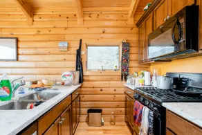 Stunning 2 bedroom log home with amazing views - Image 2