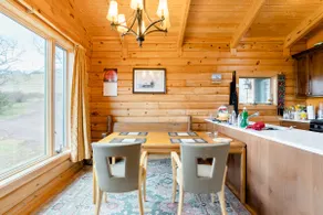 Stunning 2 bedroom log home with amazing views - Image 4