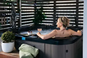 Moontide a couples getaway with hot spa - Image 4