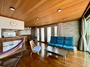 Hayama House overlooking the sea: Ocean View! A cottage with a wooden deck where you can enjoy the sea breeze and view Mt. Fuji and Enoshima - Image 3