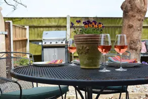 Betsey Trotwood. Historic stylish 2-bed cottage. - Image 5
