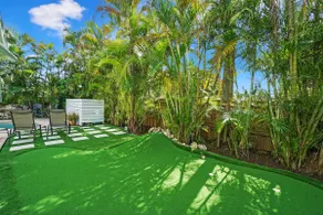 Jupiter Paradise Poolside Putting Retreat - Image 5