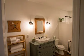 Spacious Studio- Convenient to Hiking and Biking - Image 3