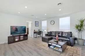3BR/2BA House-AC- Parking- Light Rail (Relist- supper host) - Image 5