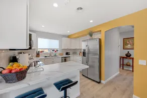3BR/2BA House-AC- Parking- Light Rail (Relist- supper host) - Image 2