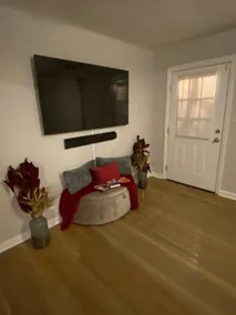 3BR/4Bed,Game Day&Travel stay, Outside Lounge Area - Image 3