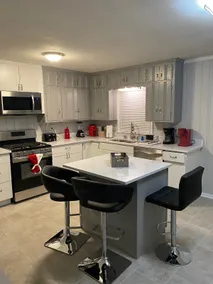 3BR/4Bed,Game Day&Travel stay, Outside Lounge Area - Image 4