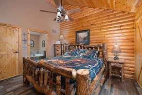 Great Escape Log Cabin Close to SDC - Image 5