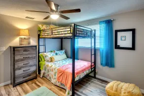 Pet friendly newly renovated bungalow - Image 4