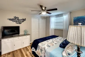 Pet friendly newly renovated bungalow - Image 3
