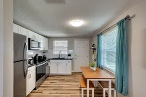 Pet friendly newly renovated bungalow - Image 5