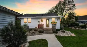 4) Charming Lakefront 1BR Cottage| Hot Tub| Pool - Image 3