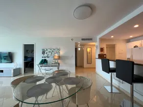 Condo moderne avec vue sur la baie. WiFi, parking, tennis, aire de jeux et plus! - Image 5