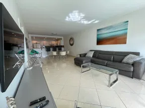 Condo moderne avec vue sur la baie. WiFi, parking, tennis, aire de jeux et plus! - Image 3