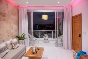 ❤️Modern 3-BR Apt w/Pool, Beach, Heart of City❤️ - Image 3