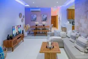 ❤️Modern 3-BR Apt w/Pool, Beach, Heart of City❤️ - Image 2