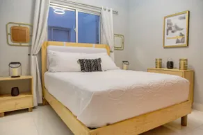 ❤️Modern 3-BR Apt w/Pool, Beach, Heart of City❤️ - Image 5