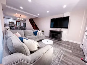Cheerful & Modern Home w/ a Walkout Deck Area - Image 3