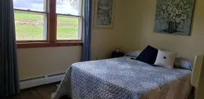 3-bedroom country home with mountain views - Image 2