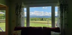 3-bedroom country home with mountain views - Image 4