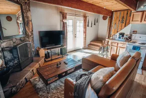 Cute & Cozy Dog Friendly 2BD 1BA w/Mountain View's - Image 2