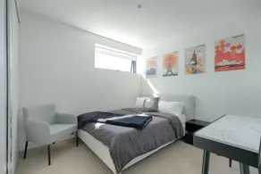 Modern 2Brm Waterfront Apartment - Image 4