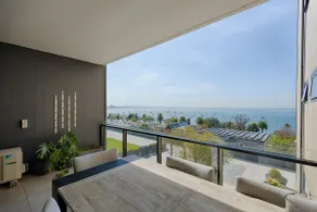 Modern 2Brm Waterfront Apartment - Image 5