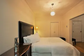 5 Star 202 Bannerman Park Queen Suite - Image 4