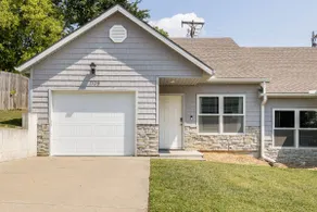 Mobility Friendly 2BR Garage + Step-Free Entry - Image 2