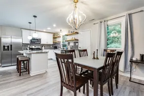Chic ranch close to DT Raleigh - starts at $3.5k/m - Image 2