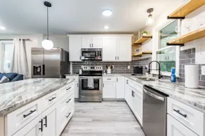 Chic ranch close to DT Raleigh - starts at $3.5k/m - Image 3