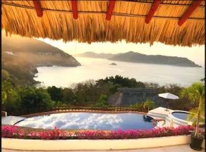 AMAZING HOUSE IN CONDO - Image 2