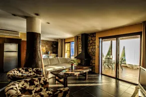 Villaloft with heated Jacuzzi, Wi-Fi, and air conditioning - Image 3