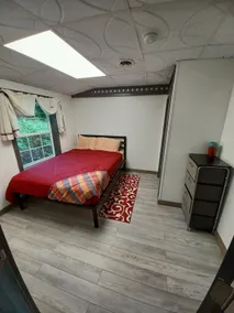 Cheerful 2 Bedroom Cottage in the Woods - Image 2