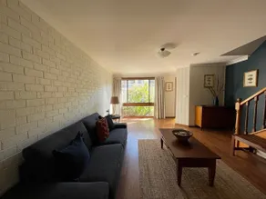 Family-friendly townhouse, 3 mins walk to beach - Image 2