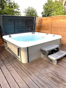 3 Bedroom 2 king bed-Hot Tub and Outdoor Oasis - Image 5