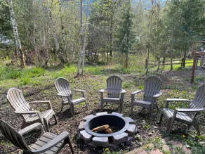 Lux Glacier Home, covered hot tub/King/Fiber wifi - Image 2