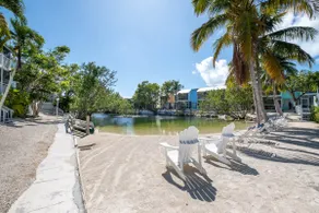 Island Palms~Overlooking Tennis Courts - Image 5