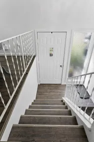 Spacious/Modern home/KINGSIZE BED near waterfront. - Image 3