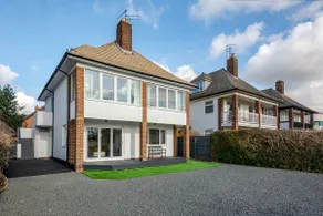 Butterfly House - Luxury 2 Bedroom Property - Image 2