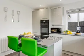 Butterfly House - Luxury 2 Bedroom Property - Image 4