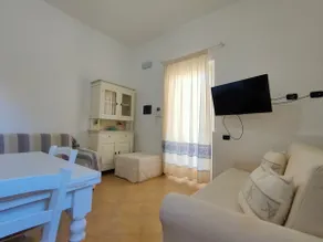 Stylish apartment with small garden - Image 2